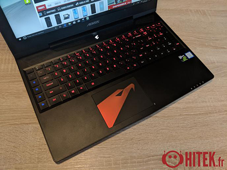 The Aorus X5 possess a very attractive design and an impressive build quality.